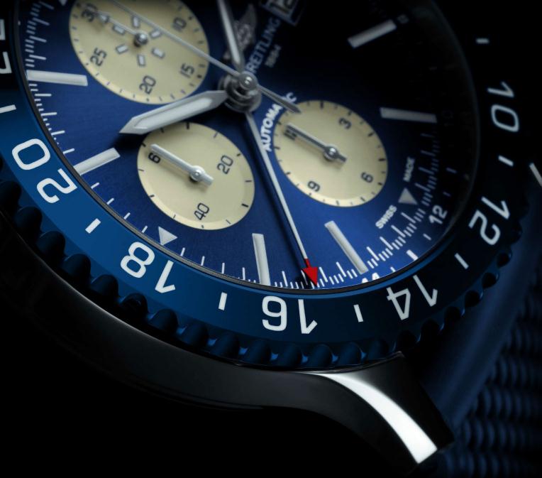The timepieces have classic designs and decent styles.