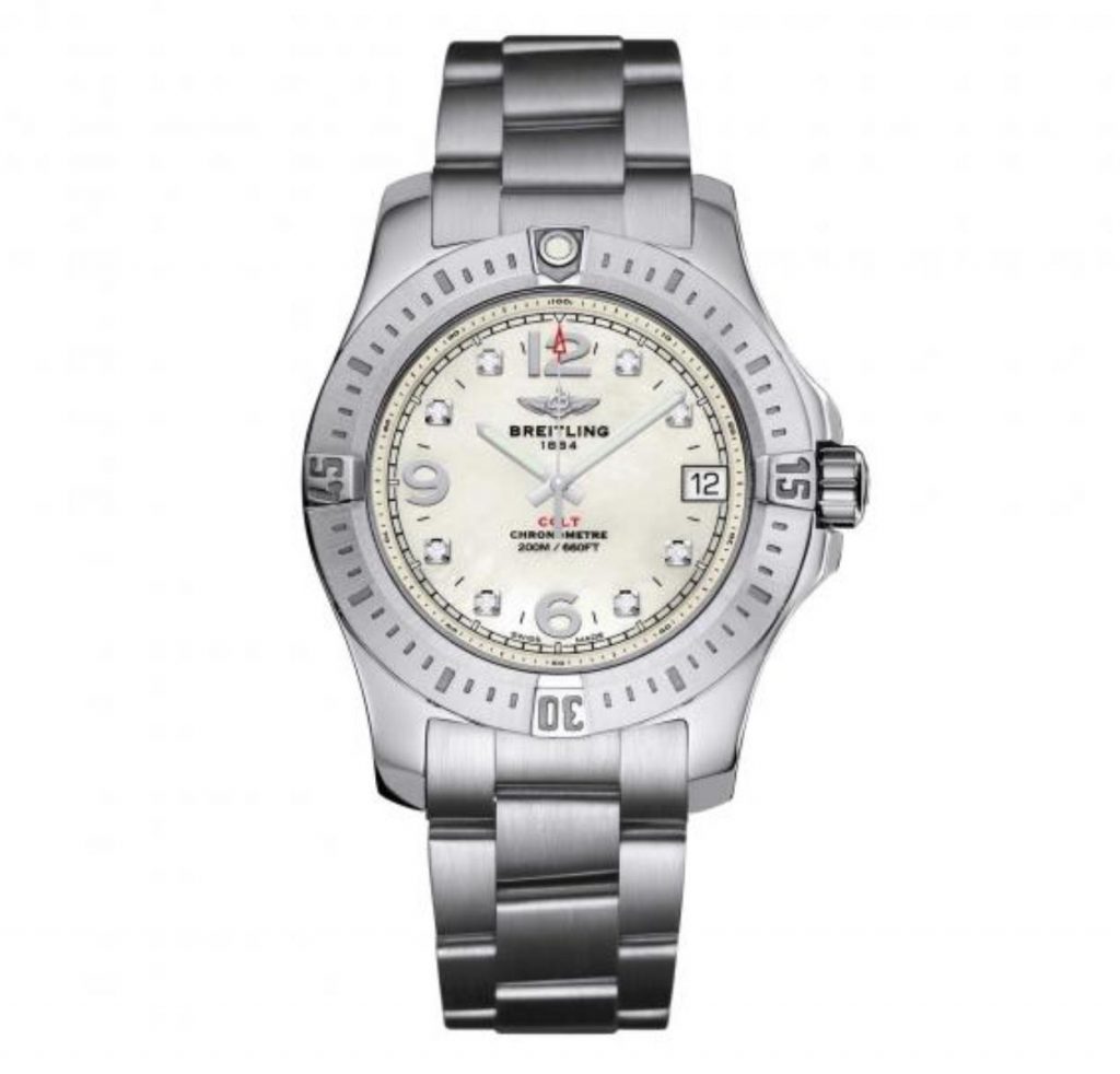 The stainless steel fake watch can guarantee 200 meters water resistance.